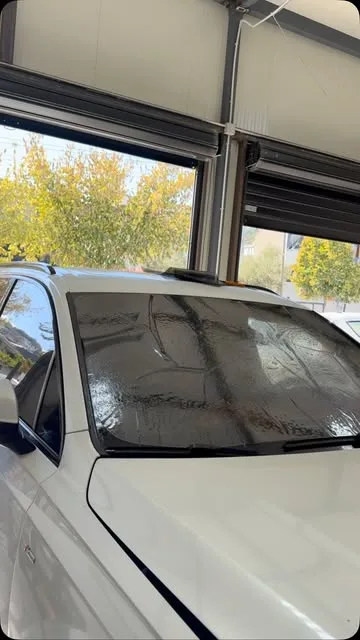 Film në xhamin e përparmë